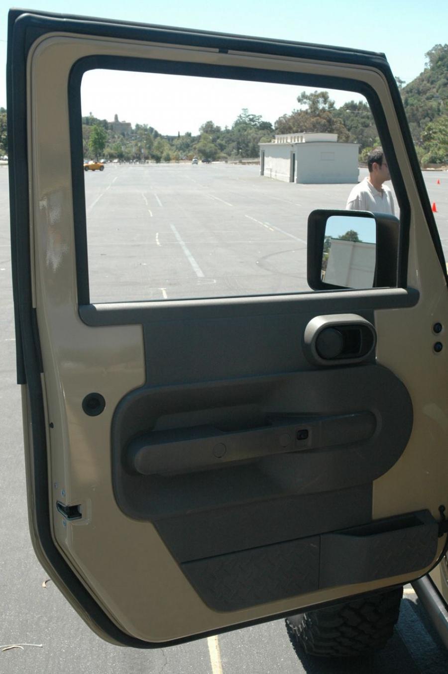  Jeep Wrangler JT Concept 2007 года  (фото 28 из 54)